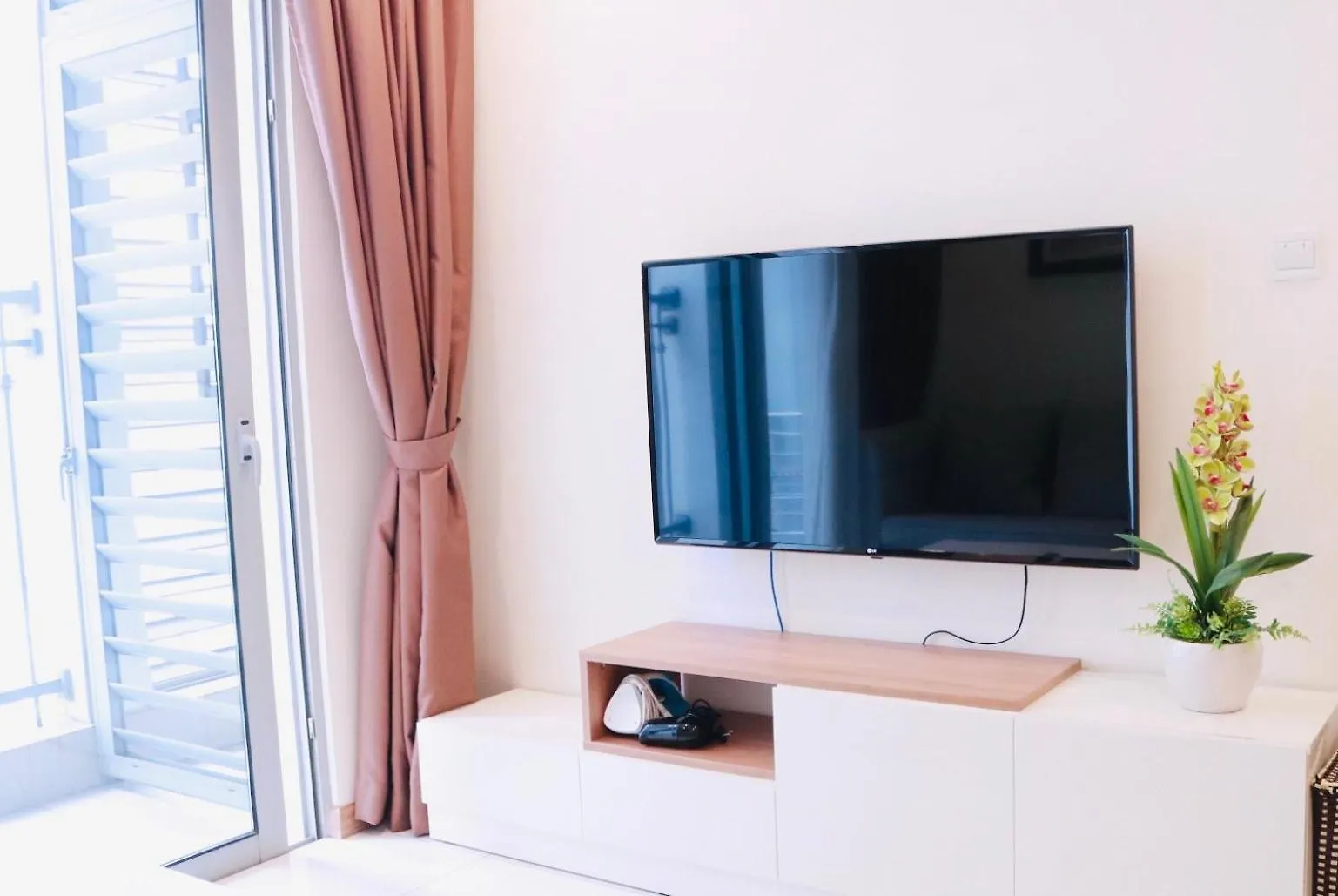 Vinhomes Central Park Athena Apartment- Can Ho Dich Vu Cho Thue Ho Chi Minh City Vietnam
