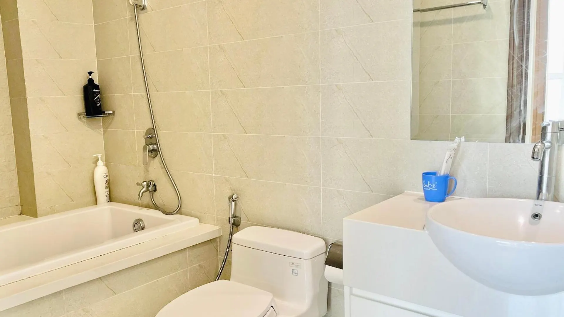 Vinhomes Central Park Athena Apartment- Can Ho Dich Vu Cho Thue Ho Chi Minh City 0*,  Vietnam